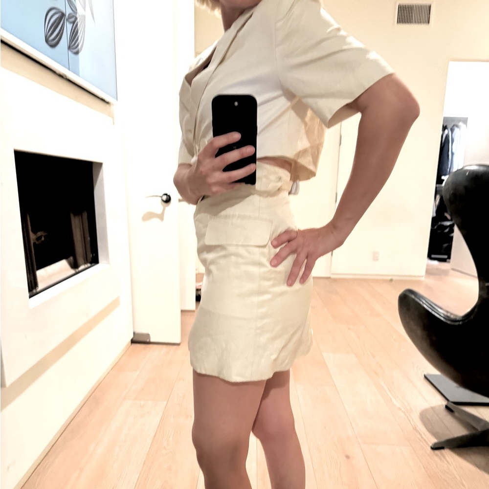 Spring/summer dress. Great for work and other occasions.